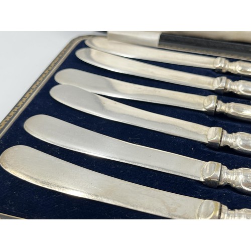 1335 - A cased set of six Harrison Fisher & Co hallmarked Sheffield silver handled knives, dated 1921