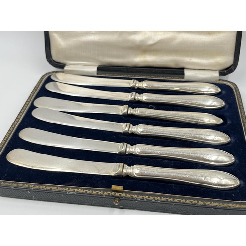 1335 - A cased set of six Harrison Fisher & Co hallmarked Sheffield silver handled knives, dated 1921