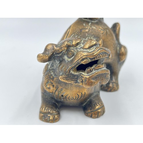 1339 - A Chinese copper fu dog figurine/incense holder - approx. 12cm high