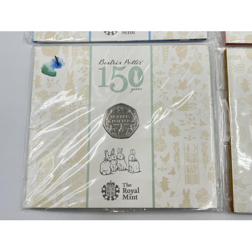 1346 - A collection of sealed Great British The Royal Mint and British Pobjoy Mint collectible coins to inc... 