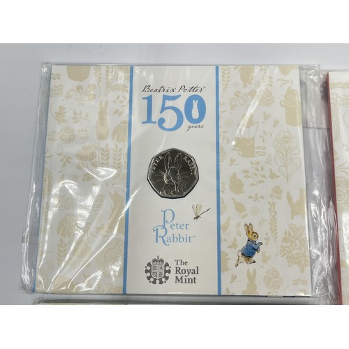 1346 - A collection of sealed Great British The Royal Mint and British Pobjoy Mint collectible coins to inc... 