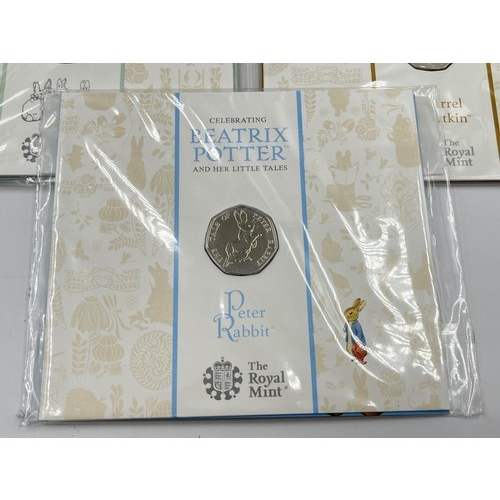 1346 - A collection of sealed Great British The Royal Mint and British Pobjoy Mint collectible coins to inc... 