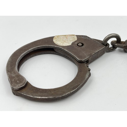 1352 - A pair of Hiatts 1960 police hand cuffs