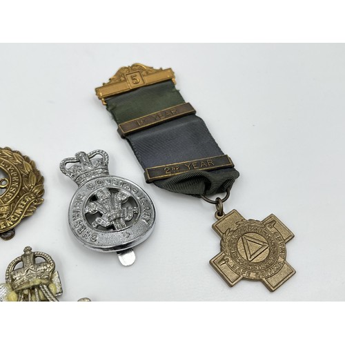 1356 - A collection of militaria and medals to include WWI 1914-1919 Victory medal presented to 200419 PTE.... 