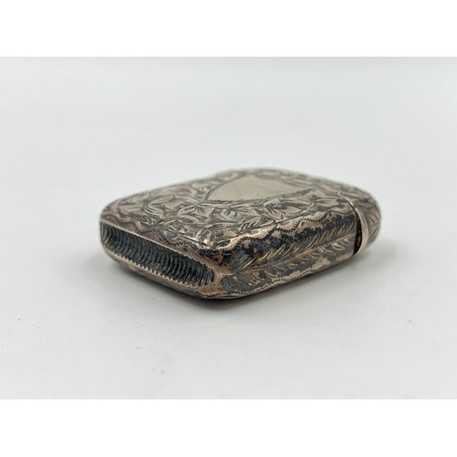 1301 - A Victorian hallmarked Birmingham silver vesta case, dated 1896 - approx. gross weight 19 grams and ... 