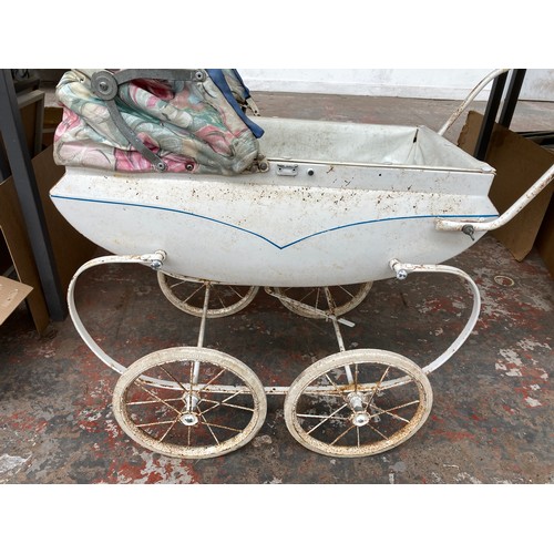 987 - A vintage Silver Cross doll's pram