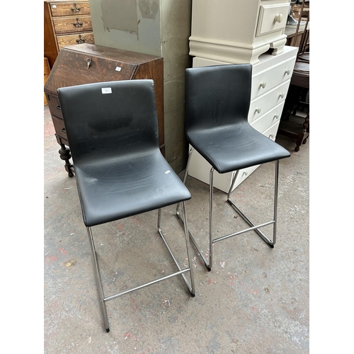 176 - A pair of modern black leatherette and tubular metal kitchen barstools