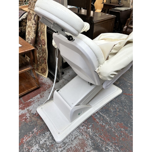 194 - A modern electric adjustable salon chair