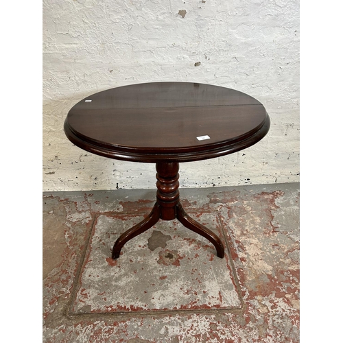 198 - A George III mahogany oval tilt top occasional table on tripod pedestal support