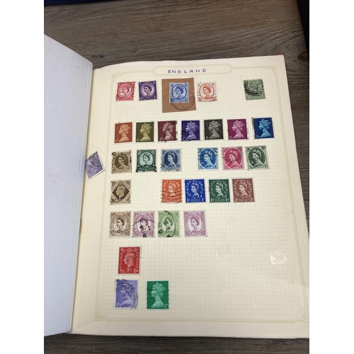 1415 - Six albums containing a collection of worldwide stamps