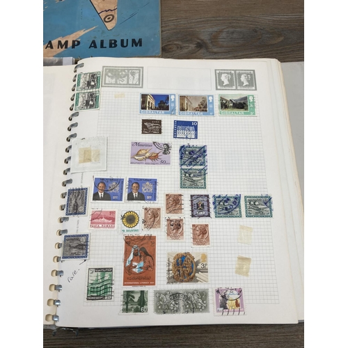 1416 - Five albums containing a collection of worldwide stamps