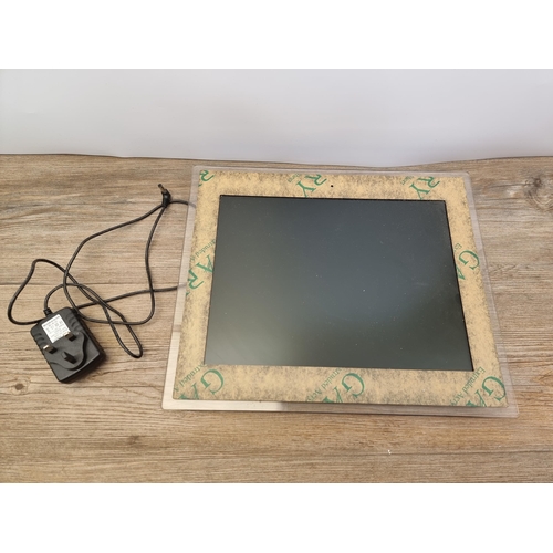 621 - A digital photo frame