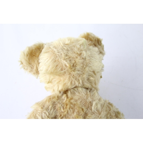 1699 - A vintage jointed teddy bear with glass eyes