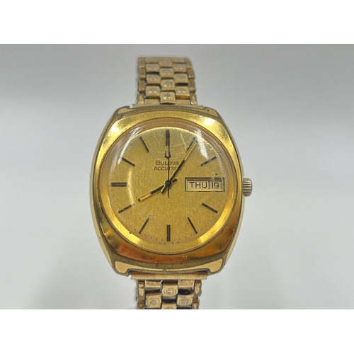 2480 - A vintage Bulova Accutron electronic 35mm men's wristwatch with rolled gold strap