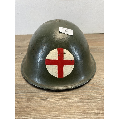 1252 - A WWII M1 Medic helmet