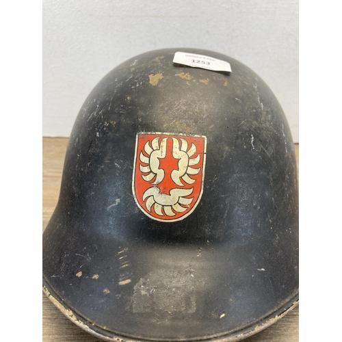 1253 - A WWII Swiss M1918/40 military helmet