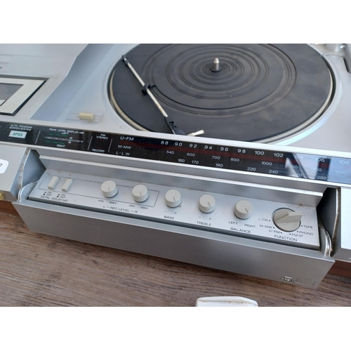 600 - A Sharp SG-280 stereo music centre comprising 
two-speed turntable, three-band tuner/amplifier and D... 