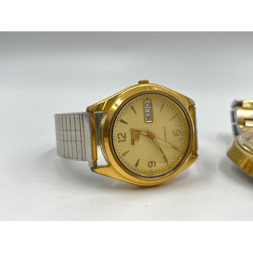 2464 - Two vintage Seiko automatic men's wristwatches with Seiko stainless steel strap's, one being - ref. ... 