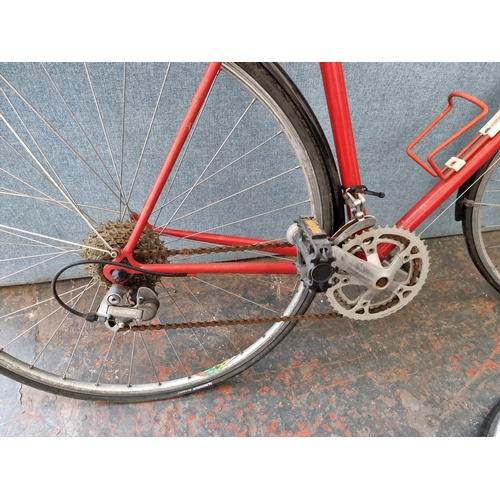 277A - Three items, one vintage men's road bike, one pair of Alex Rims Race Pro 28 wheels and one pair of t... 