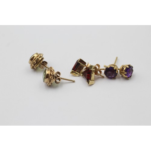 1007 - Three pairs of 9ct gold earrings, one garnet, one amethyst and one peridot - approx. gross weight 5.... 