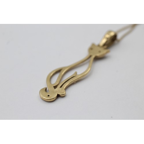 1017 - A 9ct gold cat pendant necklace with diamond accents - approx. gross weight 2.8 grams