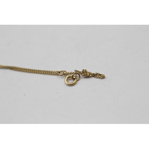 1017 - A 9ct gold cat pendant necklace with diamond accents - approx. gross weight 2.8 grams