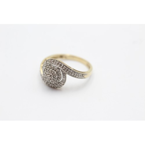 1032 - A 9ct gold diamond twist halo ring - approx. gross weight 2.5 grams