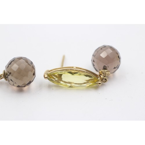 1035 - A pair of 9ct gold citrine and smoky quartz drop earrings - approx. gross weight 5.2 grams