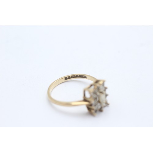 1043 - A 9ct gold diamond dress ring - approx. gross weight 2.1 grams