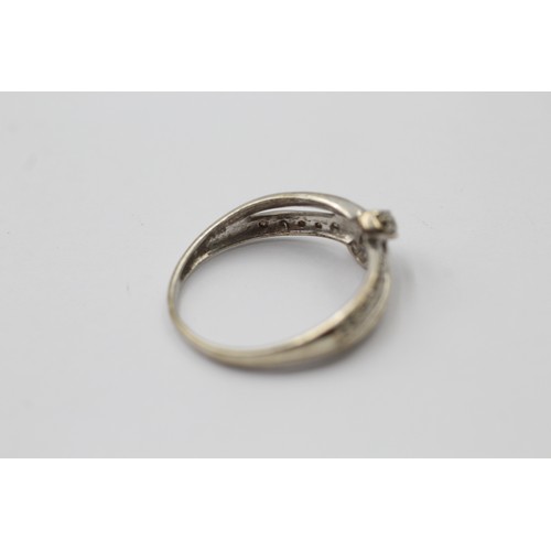 1054 - A 9ct white gold diamond twist ring - approx. gross weight 1.8 grams