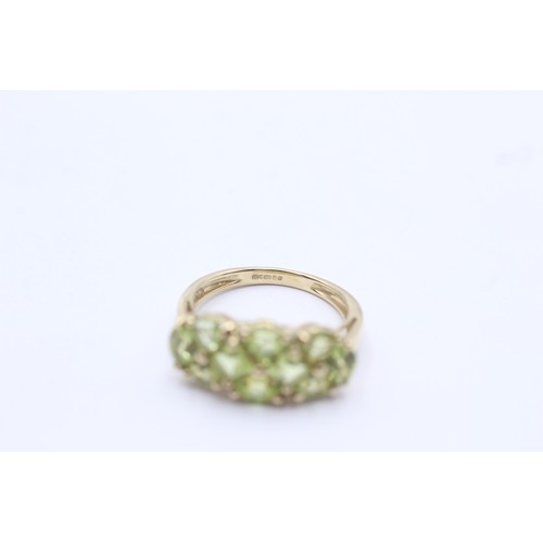 1060 - A 9ct gold peridot dress ring, size K½ - approx. gross weight 2.4 grams