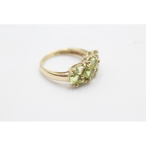 1060 - A 9ct gold peridot dress ring, size K½ - approx. gross weight 2.4 grams