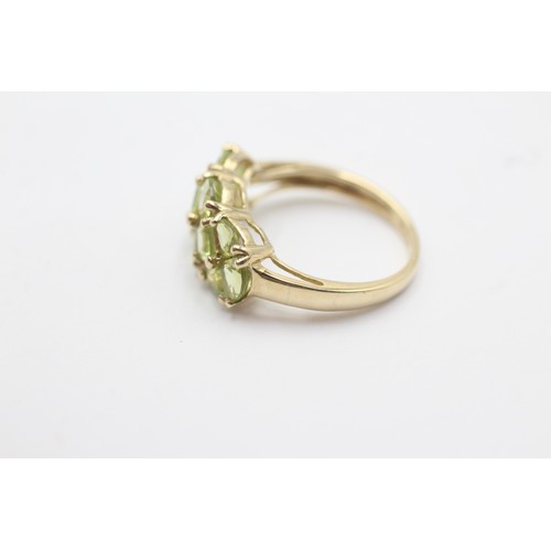 1060 - A 9ct gold peridot dress ring, size K½ - approx. gross weight 2.4 grams