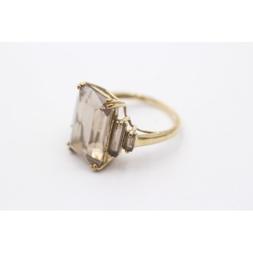 1081 - A 9ct gold smoky quartz cocktail ring - approx. gross weight 3.7 grams