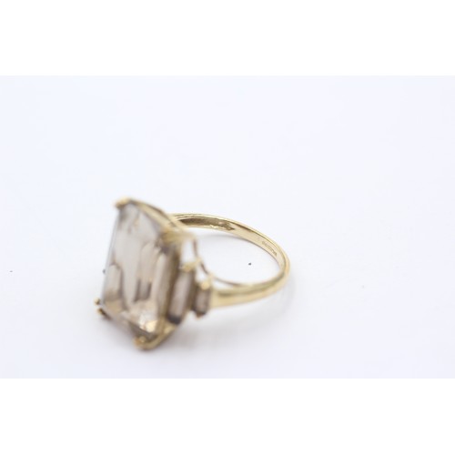 1081 - A 9ct gold smoky quartz cocktail ring - approx. gross weight 3.7 grams