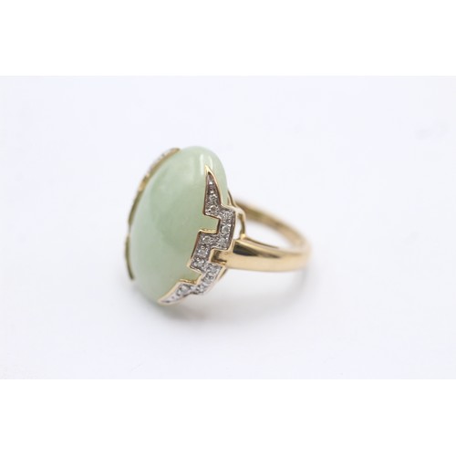 1085 - A 9ct gold jade single stone ring with diamond frame - approx. gross weight 5.1 grams