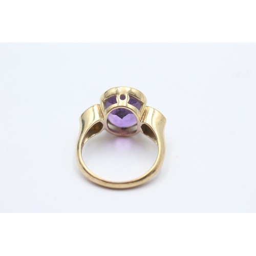 1095 - A 9ct gold amethyst and citrine three stone ring - approx. gross weight 3.5 grams