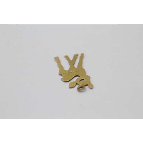 1104 - A 9ct gold babysham deer pendant - approx. gross weight 0.3 grams