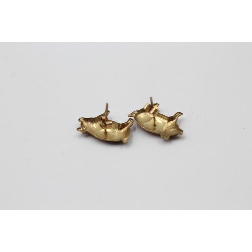 1108 - A pair of 9ct gold pig stud earrings - approx. gross weight 0.6 grams