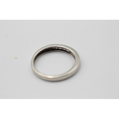 1116 - A 9ct white gold channel set dress ring - approx. gross weight 1.8 grams