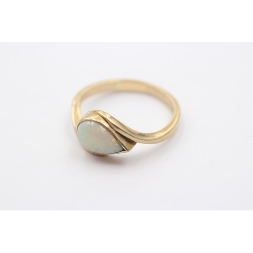 1120 - A 9ct gold opal single stone ring - approx. gross weight 3.4 grams