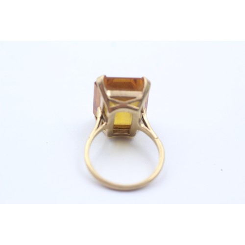 1134 - A 9ct gold synthetic yellow sapphire single stone cocktail ring - approx. gross weight 9.6 grams