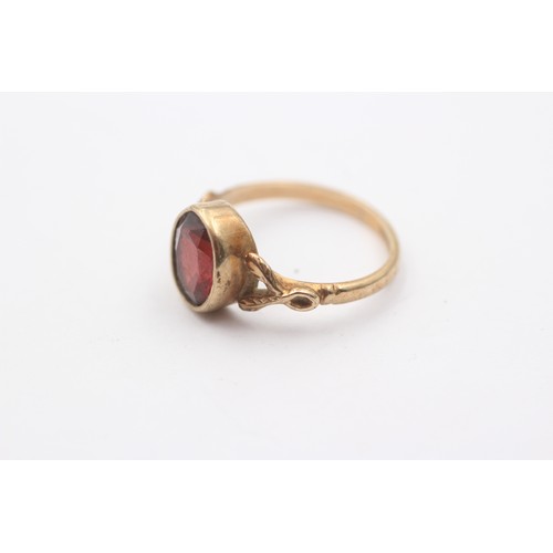 1148 - A 9ct gold garnet solitaire ring - approx. gross weight 3.2 grams