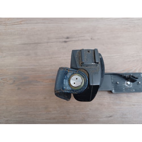 572 - A Mamiya left hand grip for RZ67