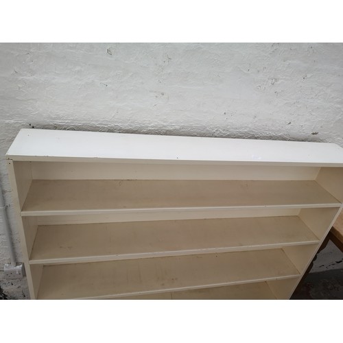 125 - A mid 20th century white painted four tier free standing bookcase - approx. 123cm high x 153cm wide ... 