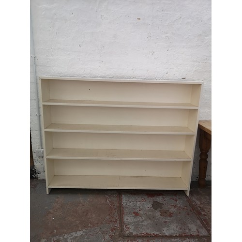 125 - A mid 20th century white painted four tier free standing bookcase - approx. 123cm high x 153cm wide ... 