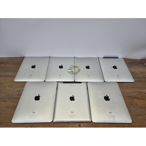 715 - Seven Apple iPads