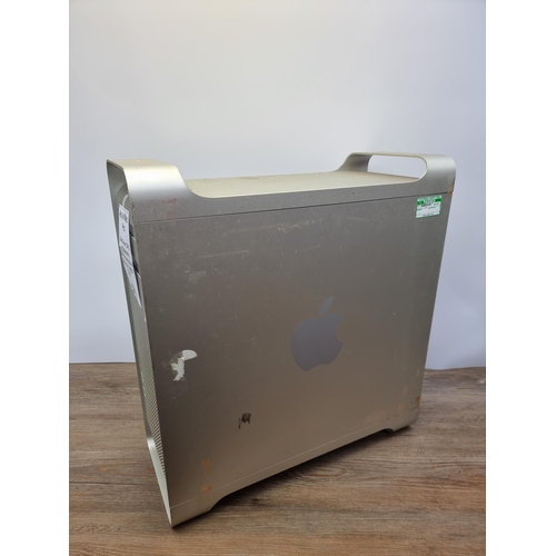 722 - An Apple Mac Pro desktop PC