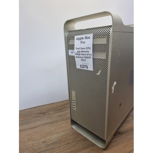 722 - An Apple Mac Pro desktop PC