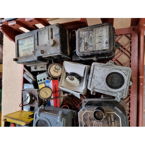 731 - A tray of various vintage electrical gauges and components